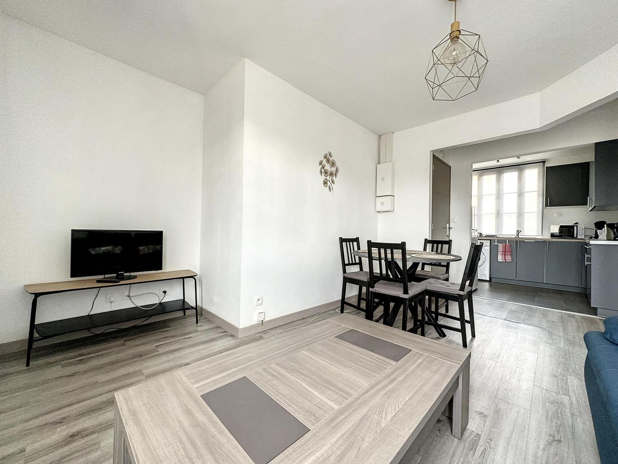 Au 1er Etage Avec Acces Independant Apartment