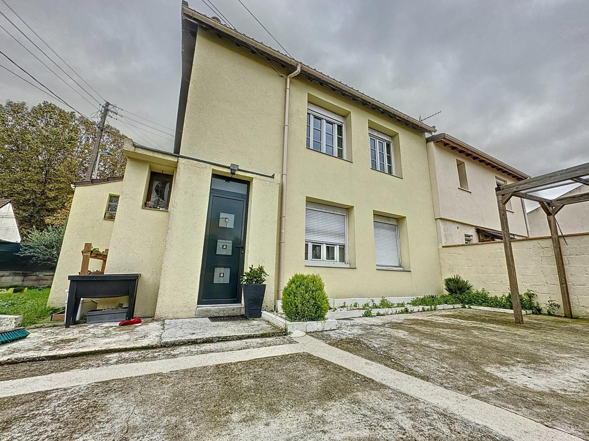 Au 1er Etage Avec Acces Independant